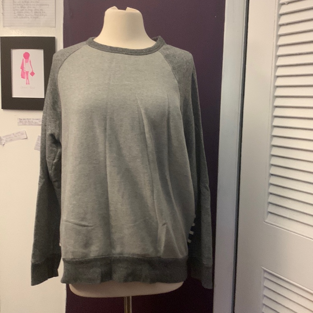 French Connection men’s long sleeve sweater. Size XL. Gray